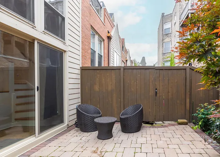 Windy City Getaway - 3Br 2Ba Chicago Townhouse Home