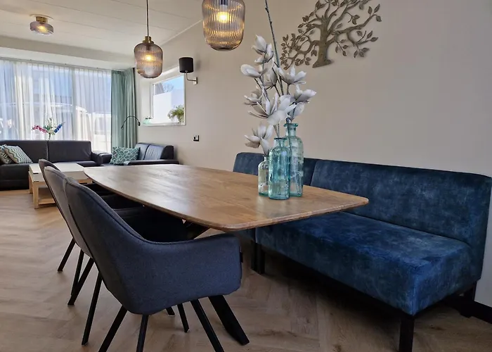 Modern Spacious Holiday Home Within Walking Distance Of The North Sea Beach In De Koog