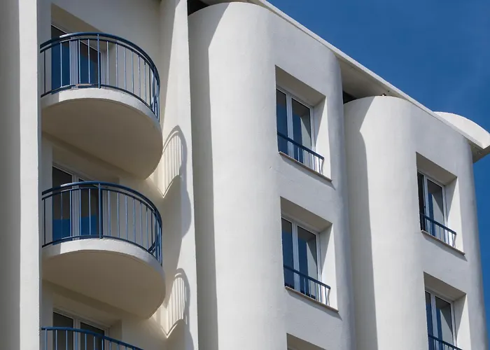 Le Cetai Cannes Beach Hotel