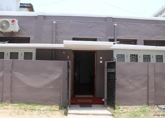 3 Bedrooms Holiday Home In Colombo 06