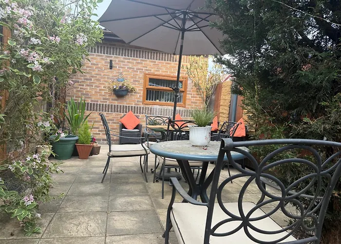 Studio C - Newly Renovated Private 1 Bed Studio Near Trent Bridge Cricket Ground And National Water Sports Centre