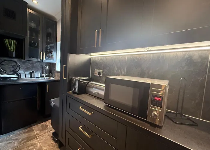 Studio C - Newly Renovated Private 1 Bed Studio Near Trent Bridge Cricket Ground And National Water Sports Centre