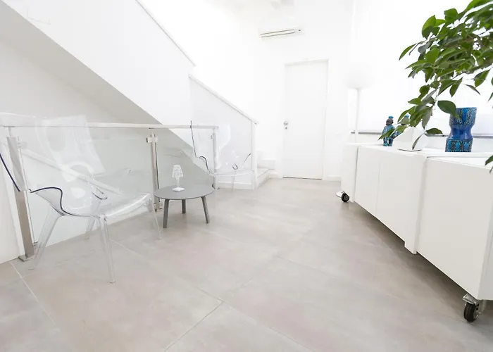 White 1903 - Rooftop Pool & Luxury Rooms