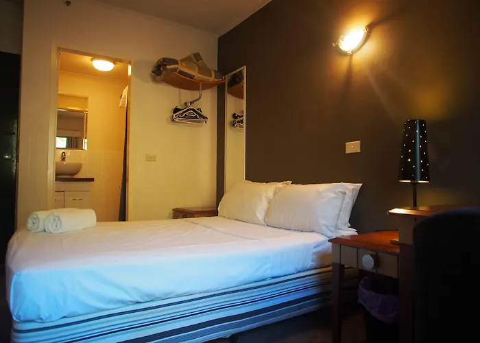 City Crown Motel