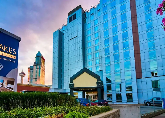The Oakes Hotel Overlooking The Falls