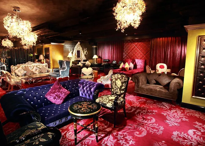 The Luxe Manor