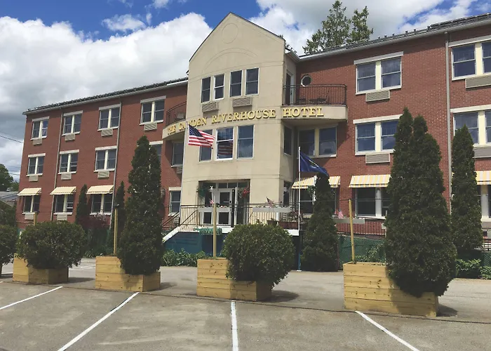 Camden Riverhouse Hotel And Inn