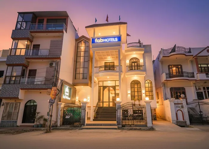 Fabhotel Raj Palace