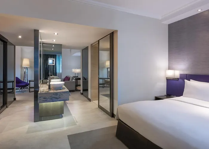 Gateway Hotel, Marco Polo
