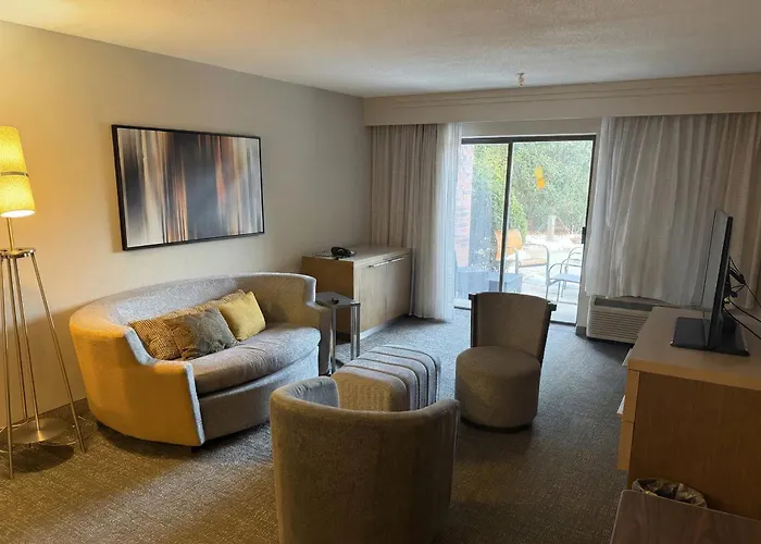 Country Inn & Suites By Radisson, Brown Deer - Milwaukee North