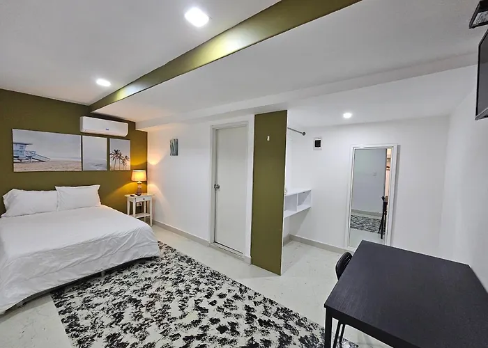 Malecon Premium Rooms & Hotel