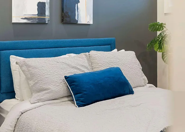 MAGNIFICENT NEW Home w/8 Beds&Free Parking
