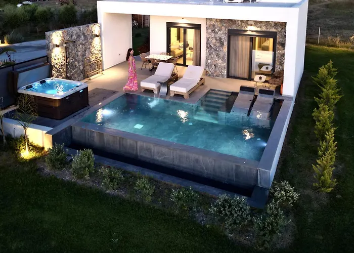 Aphrodite Luxury Villas & Suites-Private Heated Pool & Jacuzzi
