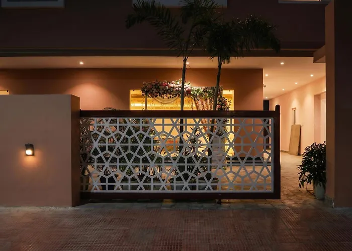 Super Townhouse Viraj Khand Formerly Veridian Inn