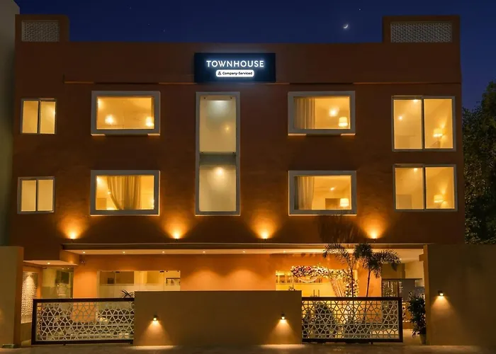 Super Townhouse Viraj Khand Formerly Veridian Inn