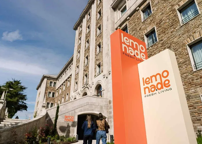 Lemonade Stays Santiago de Compostela