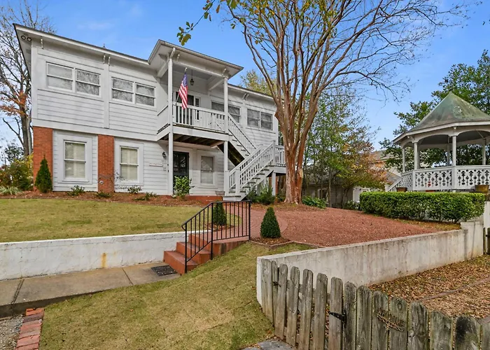 Red Bluff Cottage Bed & Breakfast
