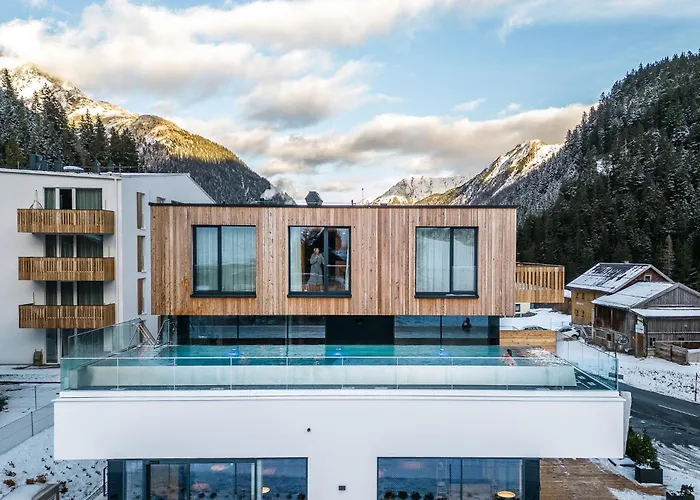 All-Suite Resort Paznaun Silvretta Premium Card Ende Juni bis Anfang Oktober inkludiert Galtür