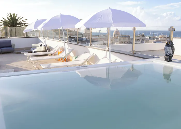 White 1903 - Rooftop Pool & Luxury Rooms