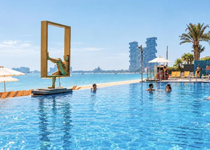 C Central Hotel And Resort The Palm