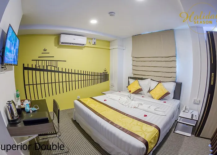 Holiday Season Motel Yangon